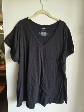 torrid Black V-Neck Short Sleeve Tee